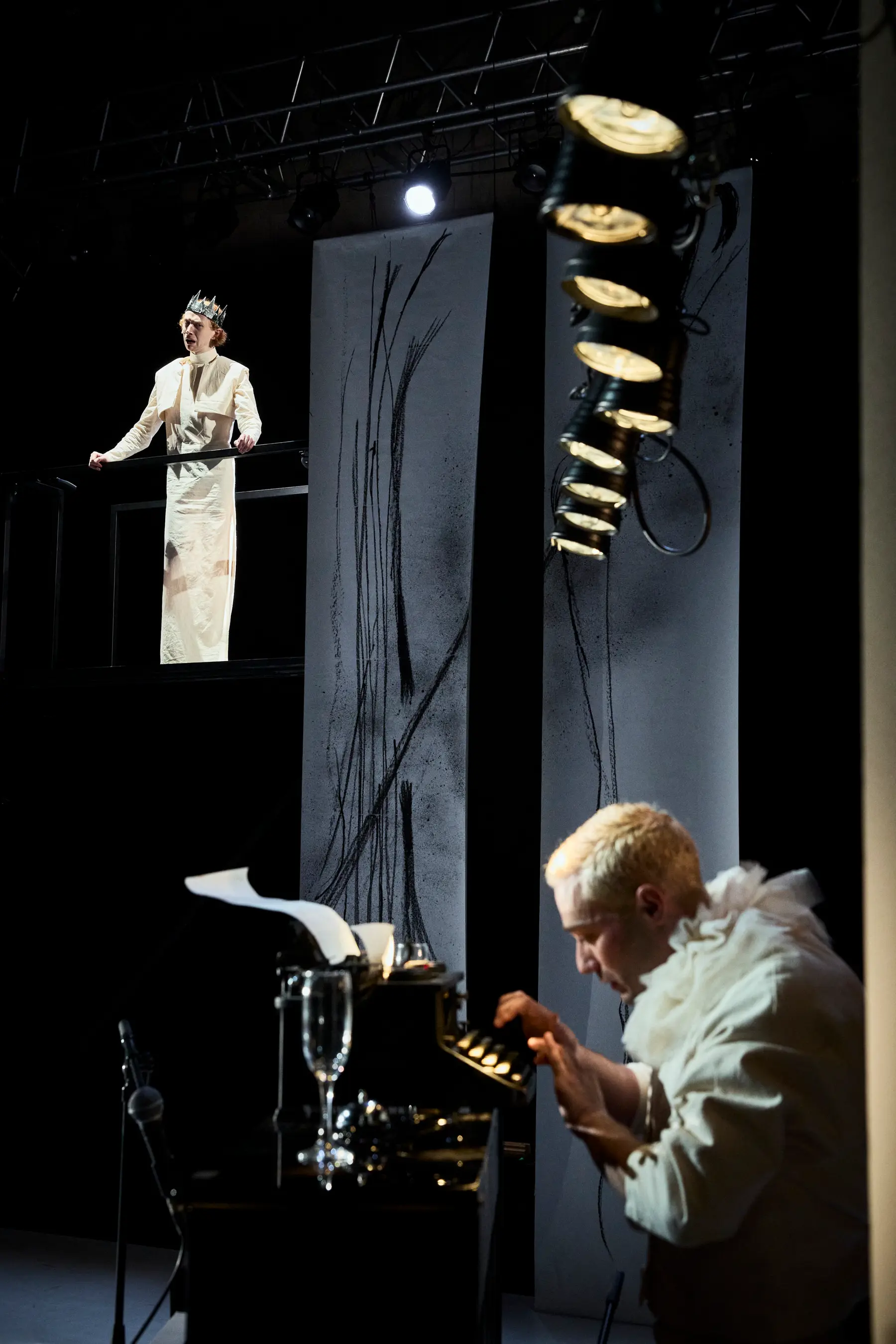 LE ROI, LA REINE ET LE BOUFFON — photographie 2